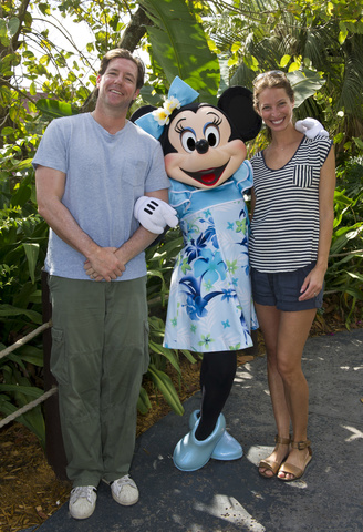 BURNS_AND_TURLINGTON_AT_DISNEY_20120423081225_640_480