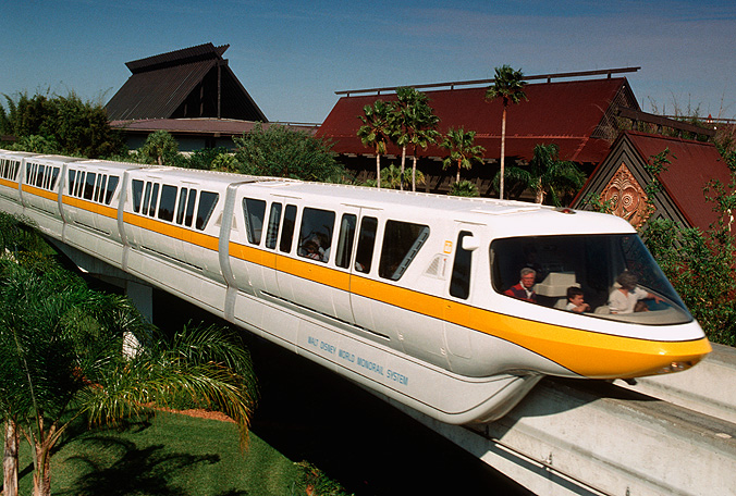 disney-monorail-polynesian-0812